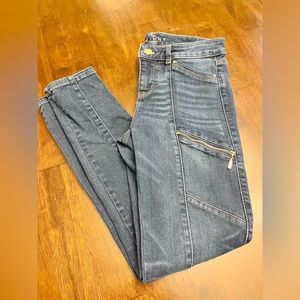 Whit/House skinny jeans, size 2, blue wash, cute zipper details